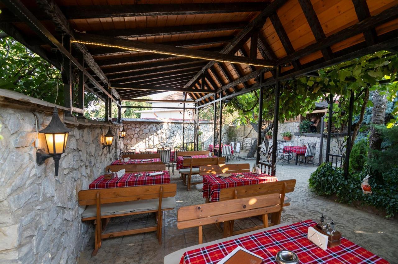Family Hotel Bunara Брестник Экстерьер фото