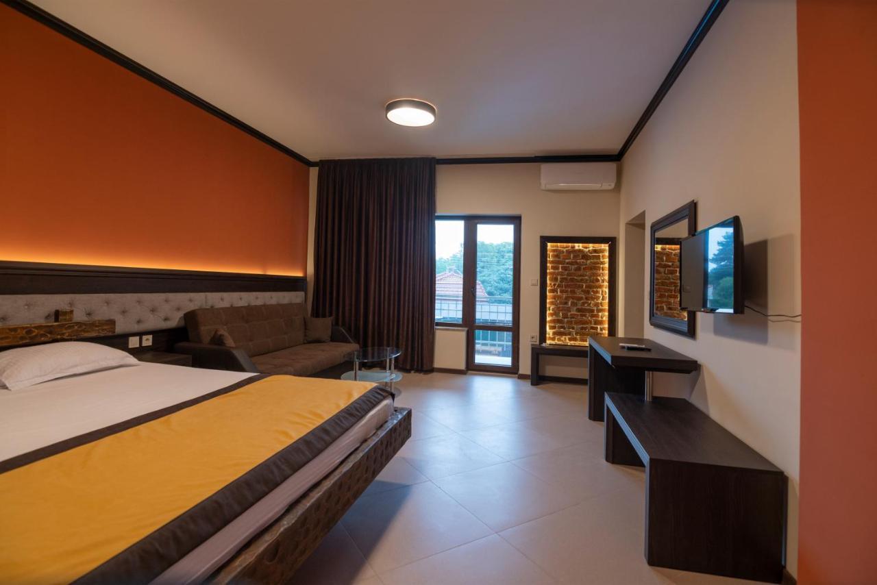 Family Hotel Bunara Брестник Экстерьер фото