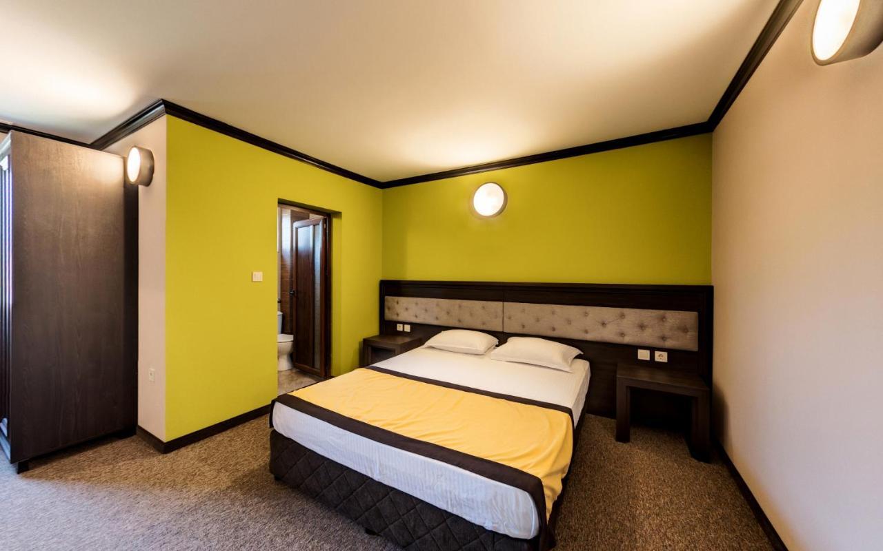 Family Hotel Bunara Брестник Экстерьер фото