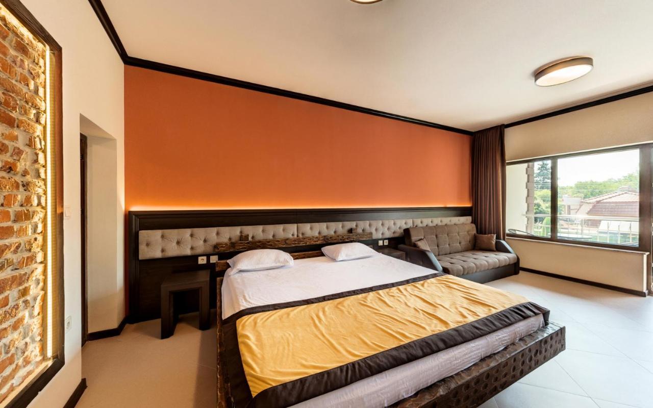 Family Hotel Bunara Брестник Экстерьер фото